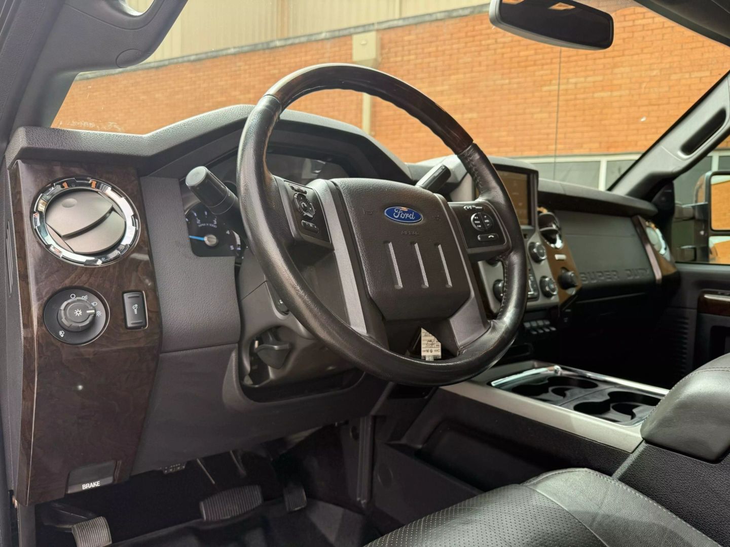 2015 Ford F250 Super Duty Crew Cab - Image 11
