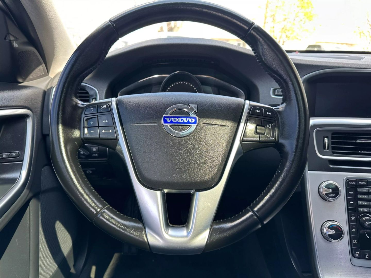 2017 Volvo S60 - Image 27