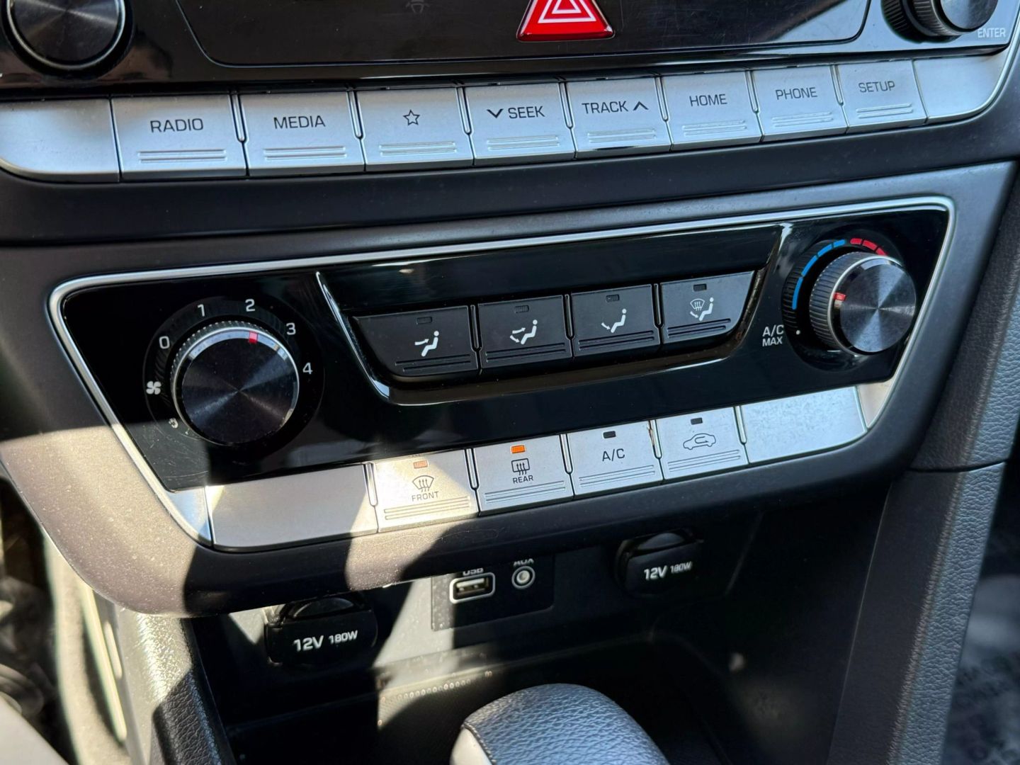 2018 Hyundai Sonata - Image 32