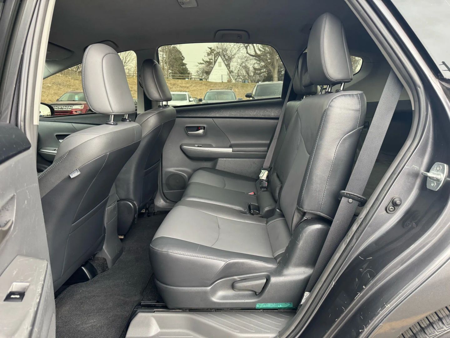 2014 Toyota Prius V - Image 16