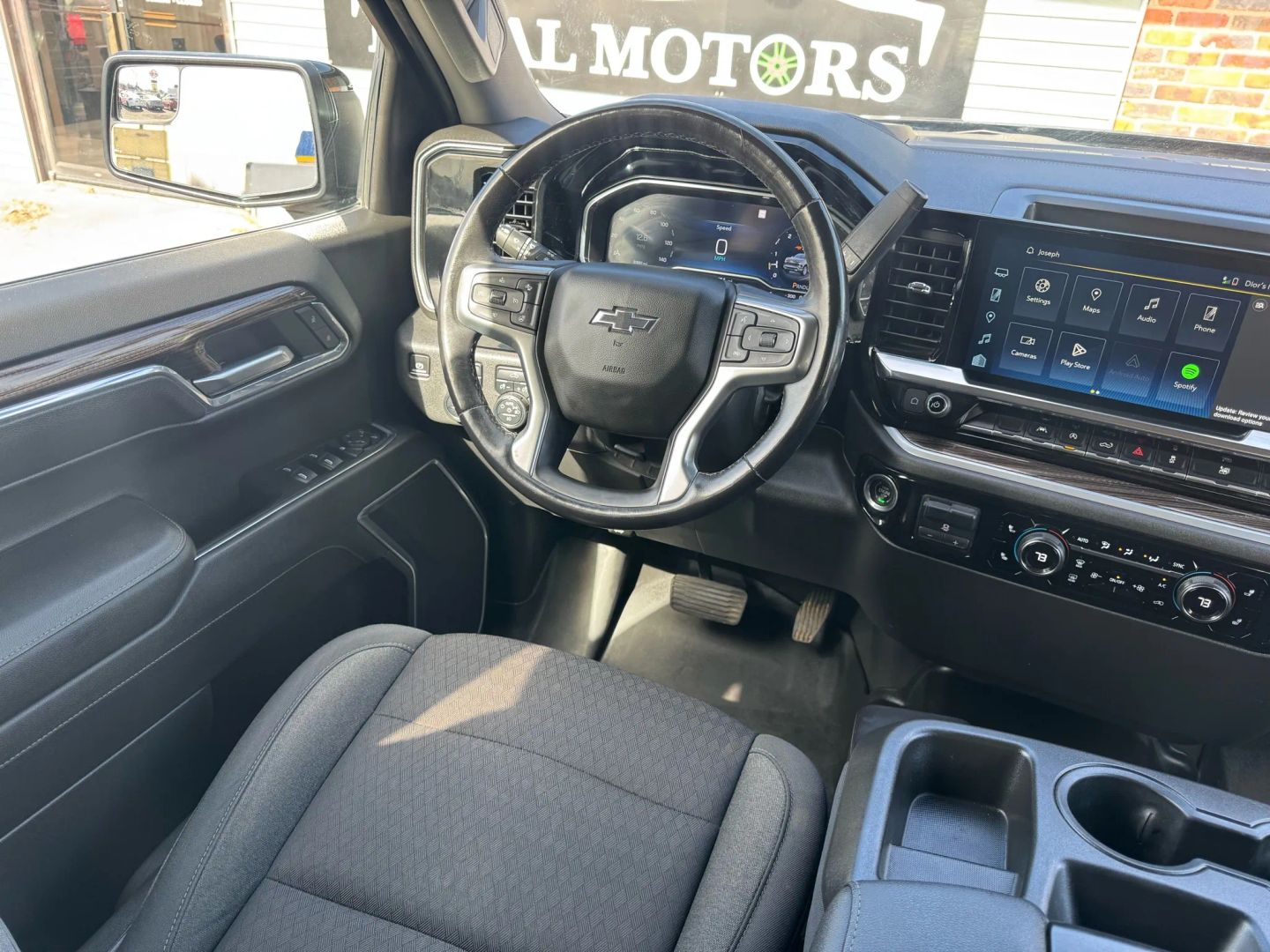 2022 Chevrolet Silverado 1500 Crew Cab - Image 25