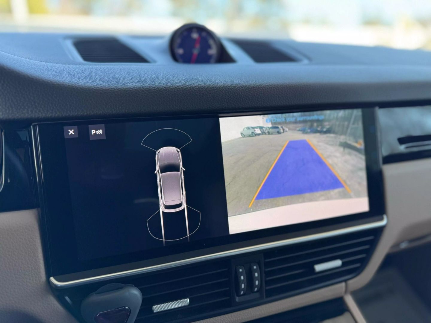 2019 Porsche Cayenne - Image 40