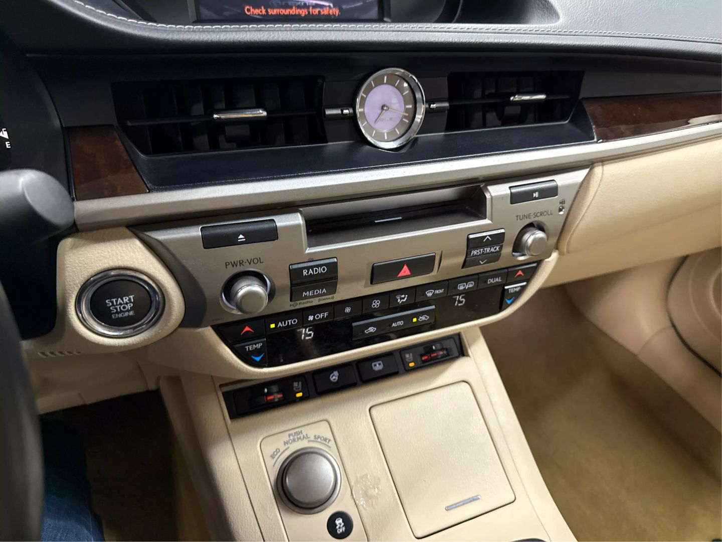 2014 Lexus Es - Image 20