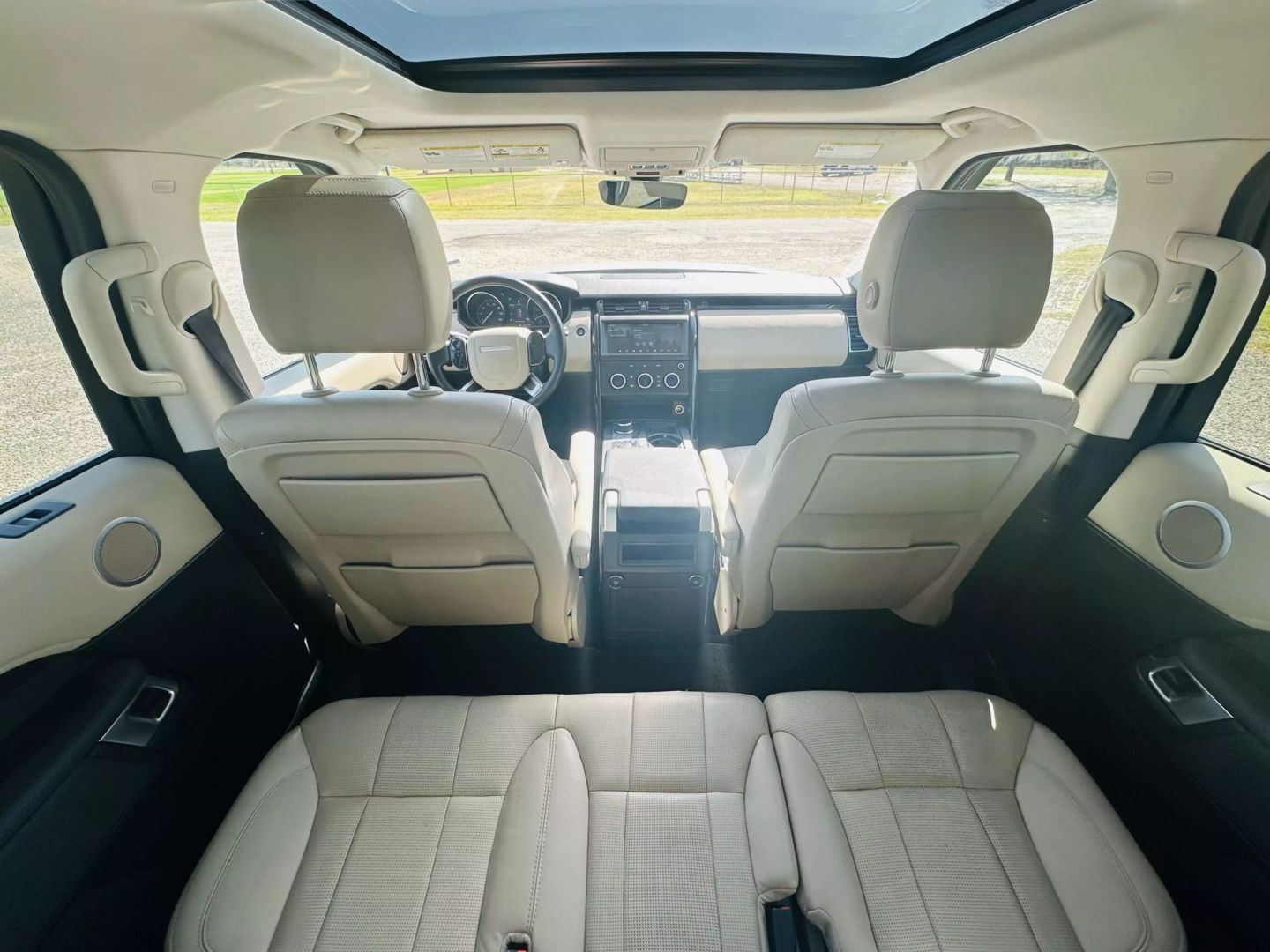 2020 Land Rover Discovery - Image 12