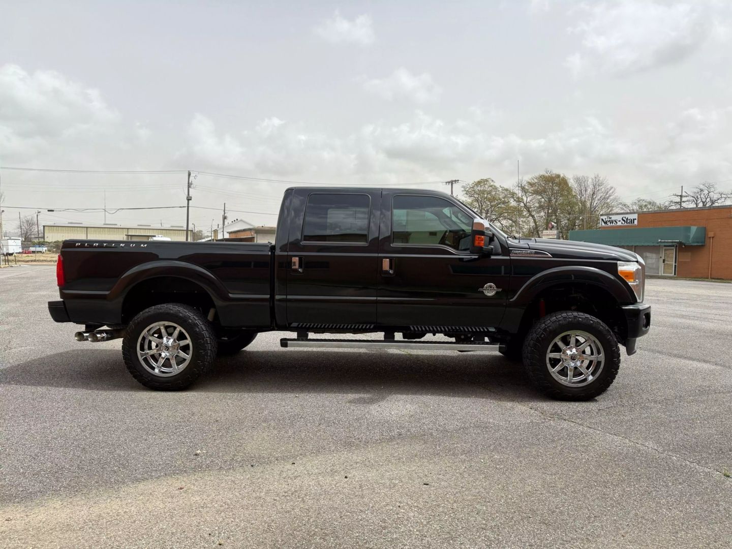2015 Ford F250 Super Duty Crew Cab - Image 8