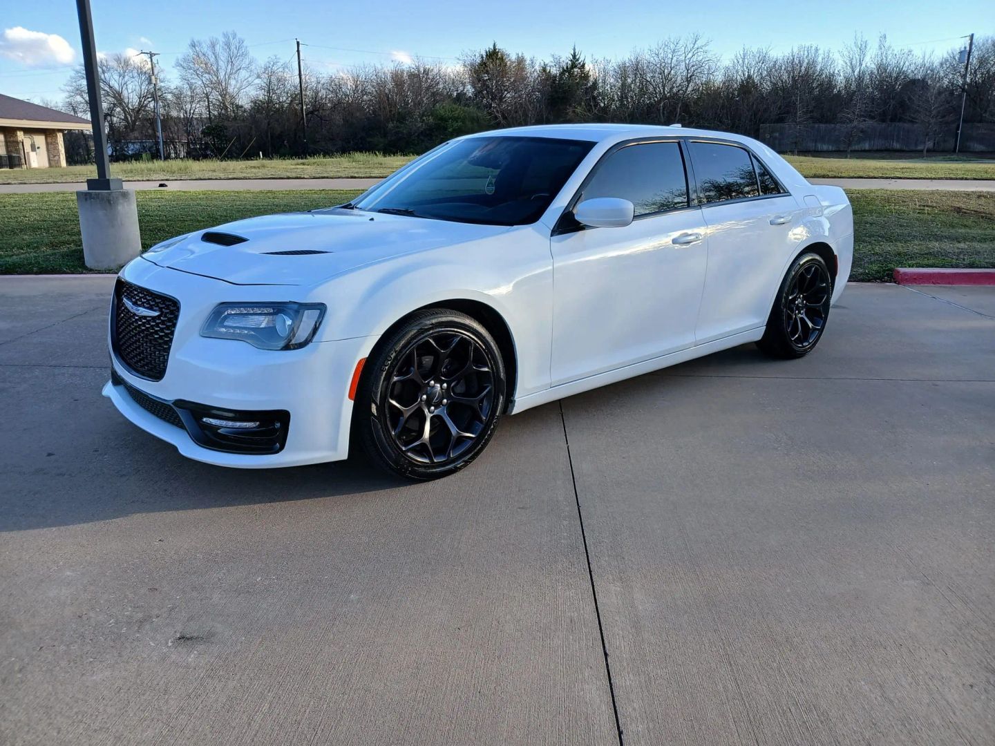 2019 Chrysler 300 - Image 5