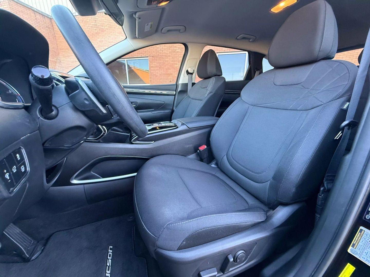 2023 Hyundai Tucson Hybrid - Image 2