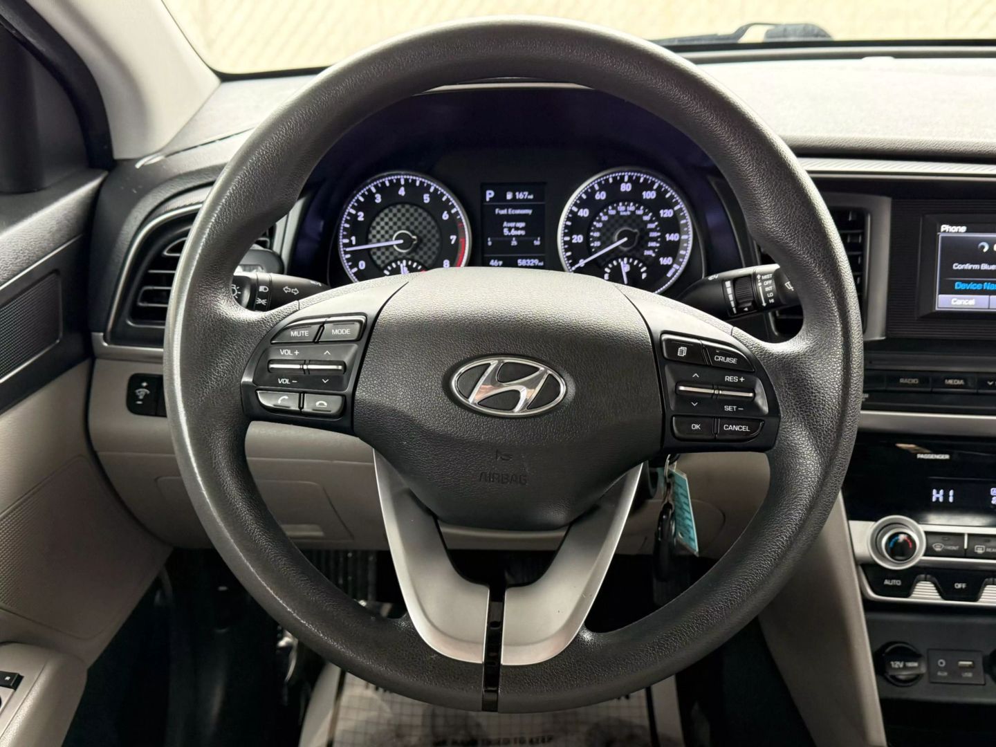 2020 Hyundai Elantra - Image 30