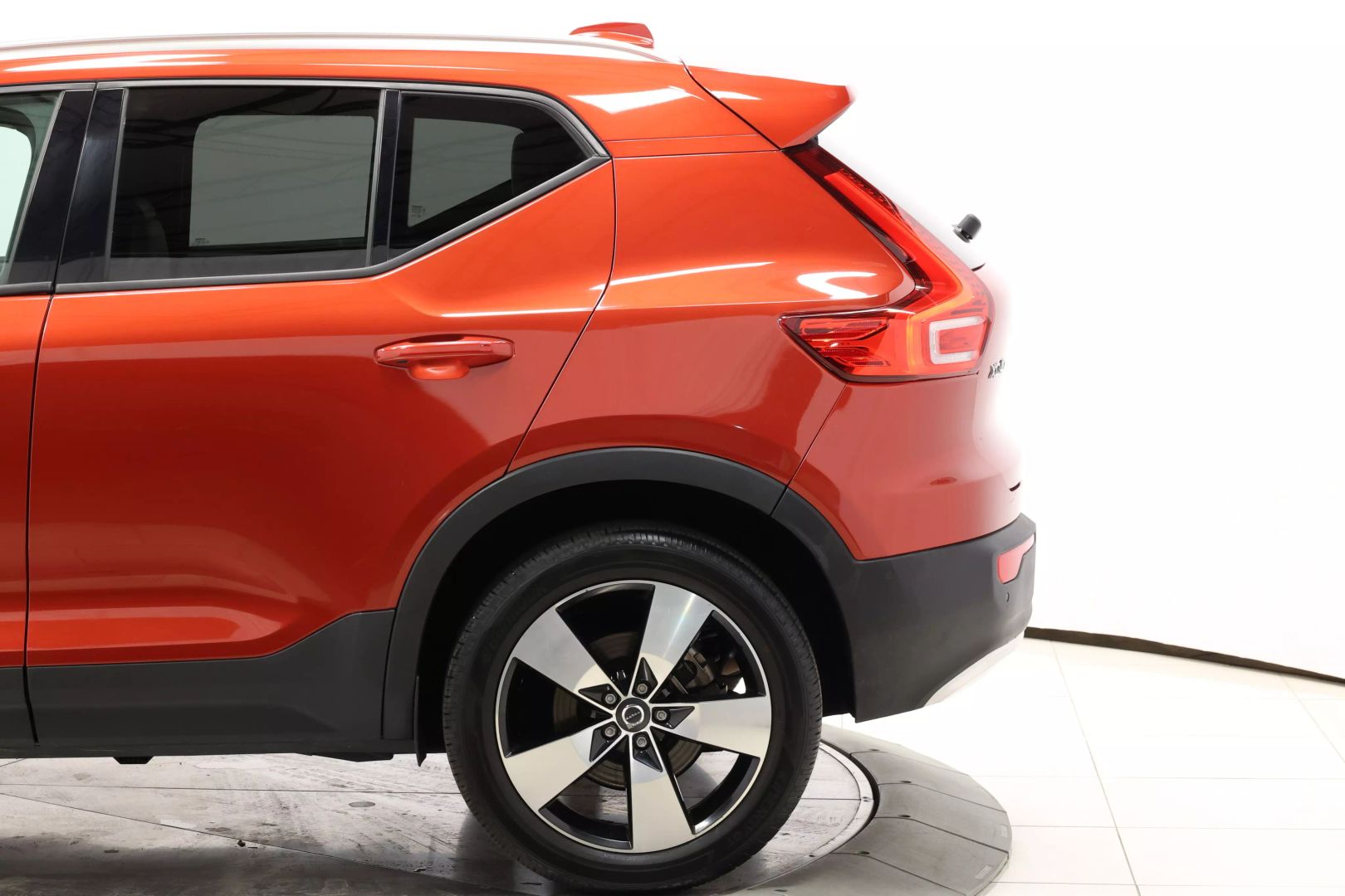 2019 Volvo Xc40 - Image 8