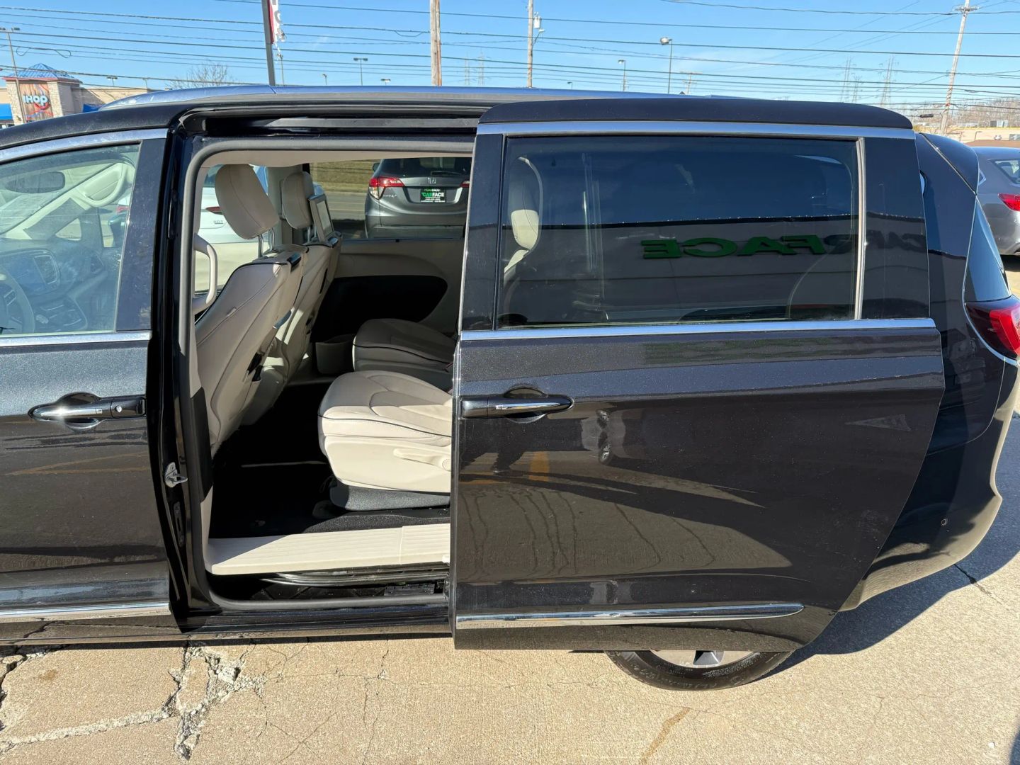 2018 Chrysler Pacifica Hybrid - Image 21