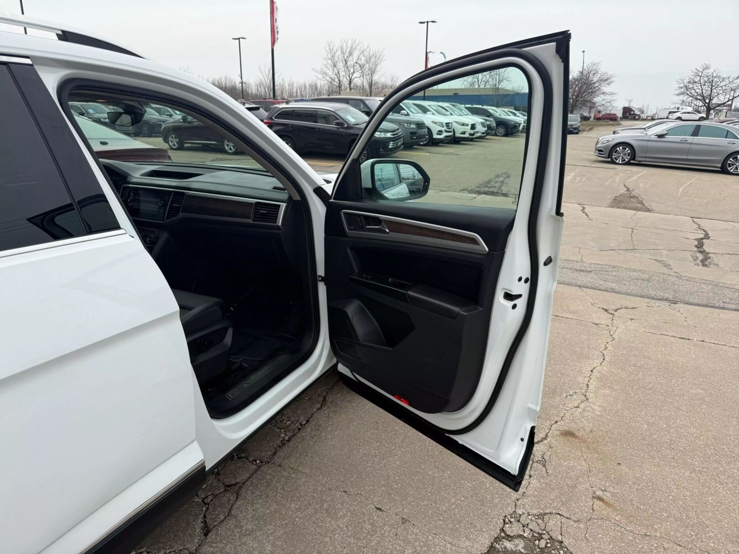2019 Volkswagen Atlas - Image 28