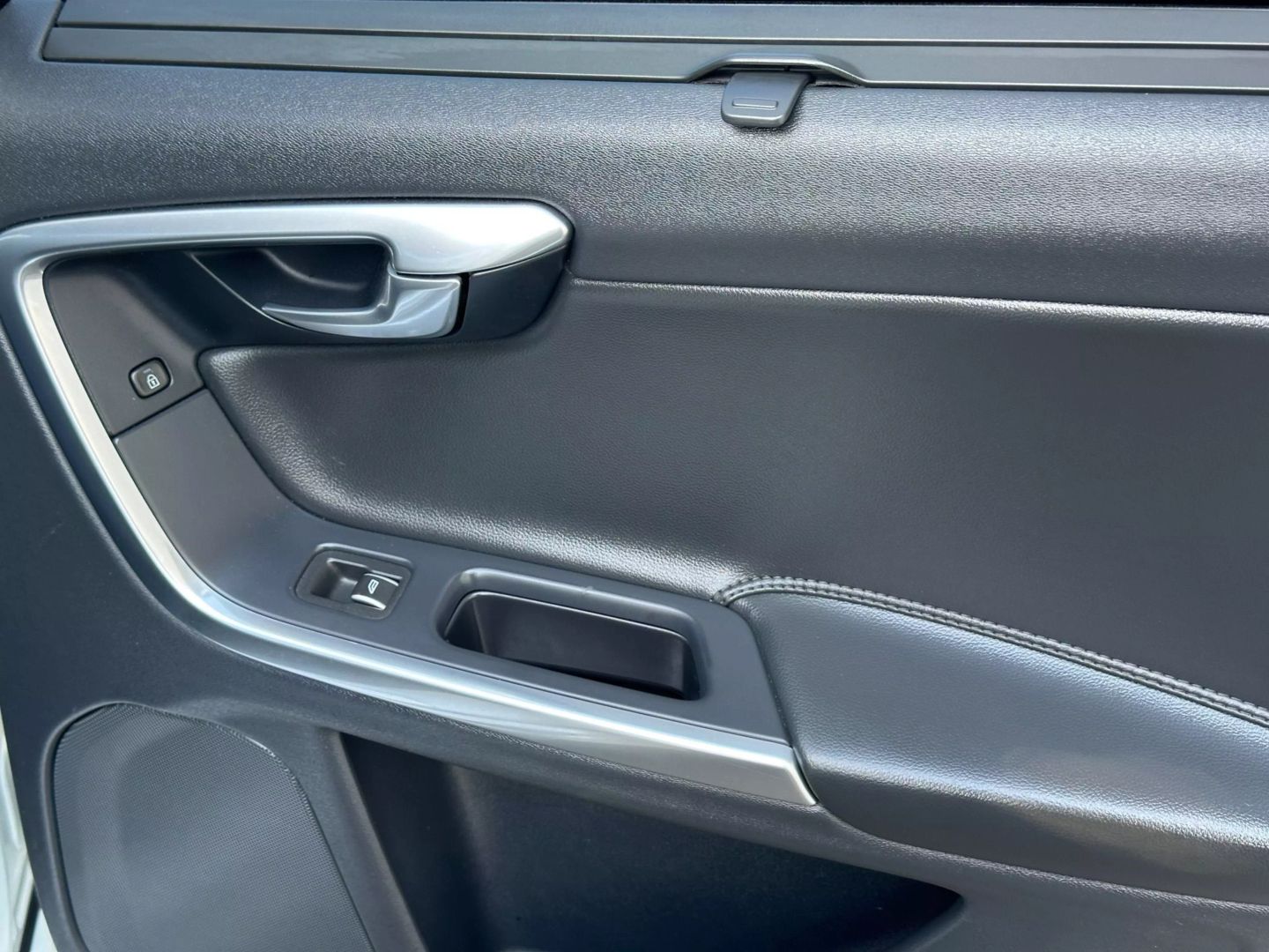 2017 Volvo S60 - Image 22