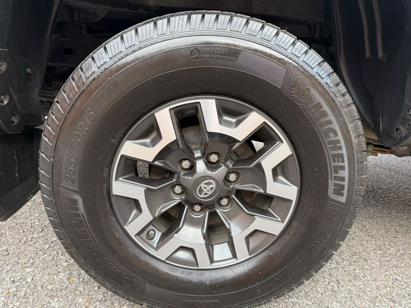2019 Toyota Tacoma Double Cab - Image 35