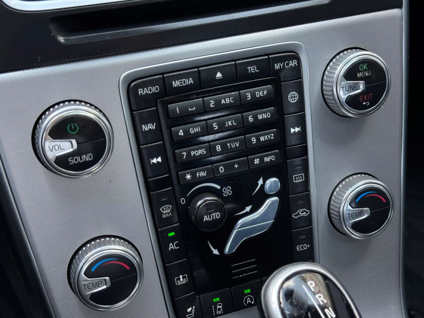2017 Volvo S60 - Image 36