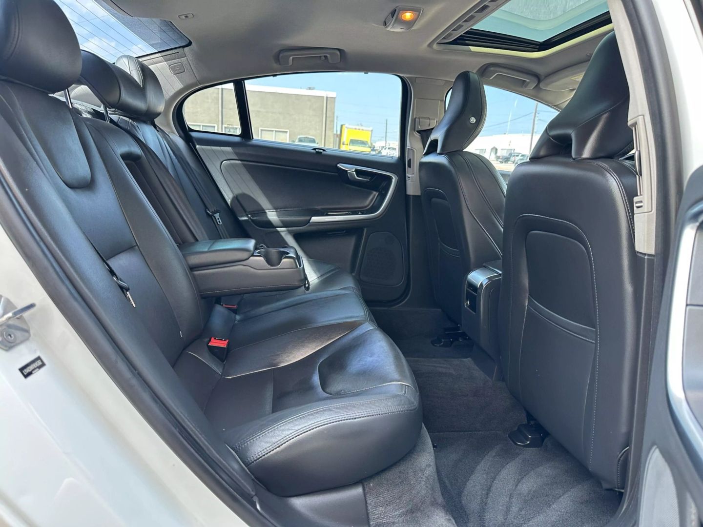 2017 Volvo S60 - Image 24