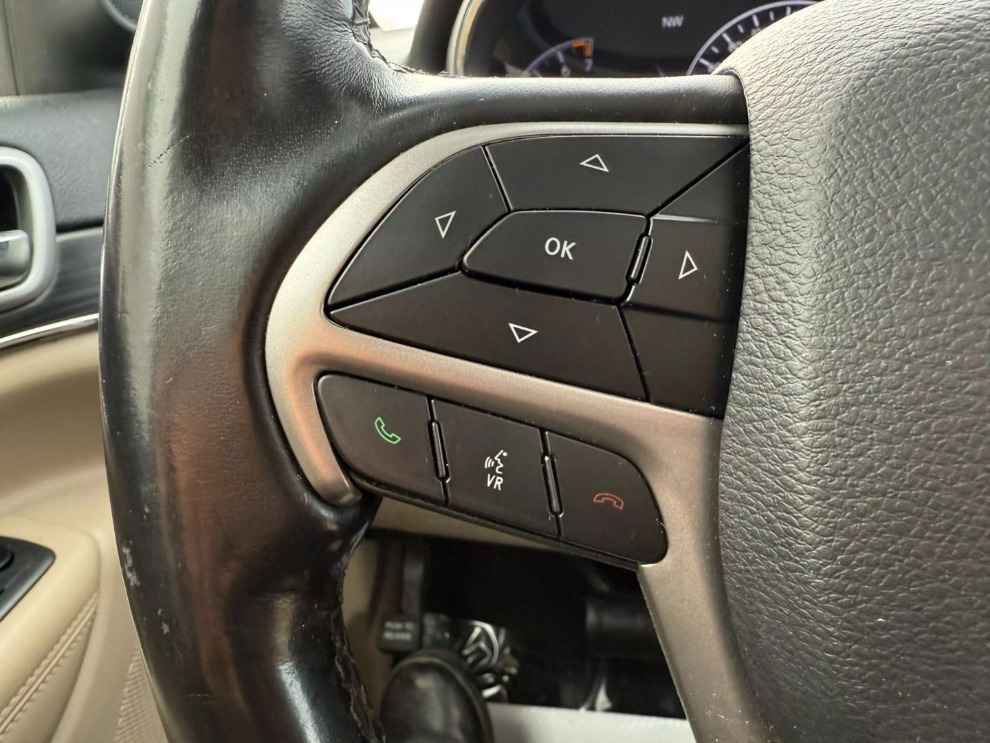 2019 Jeep Grand Cherokee - Image 35