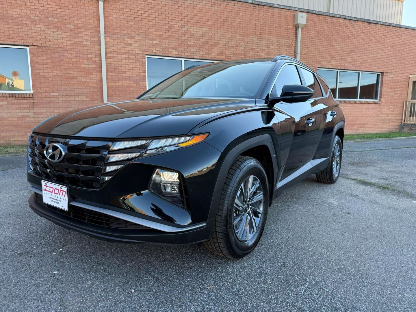 2023 Hyundai Tucson Hybrid - Image 3