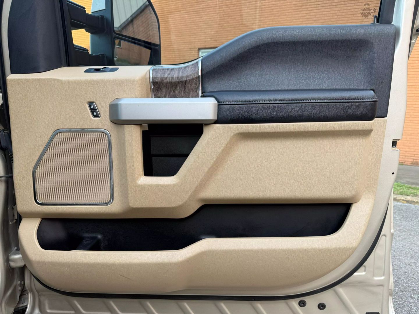 2018 Ford F250 Super Duty Crew Cab - Image 23