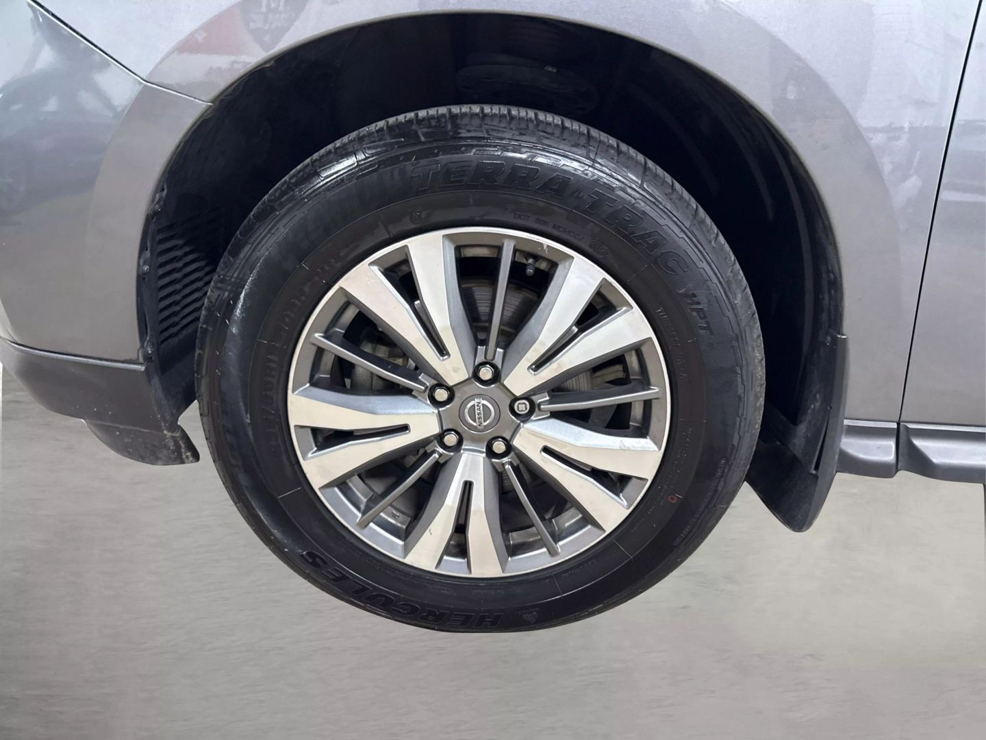 2019 Nissan Pathfinder - Image 16