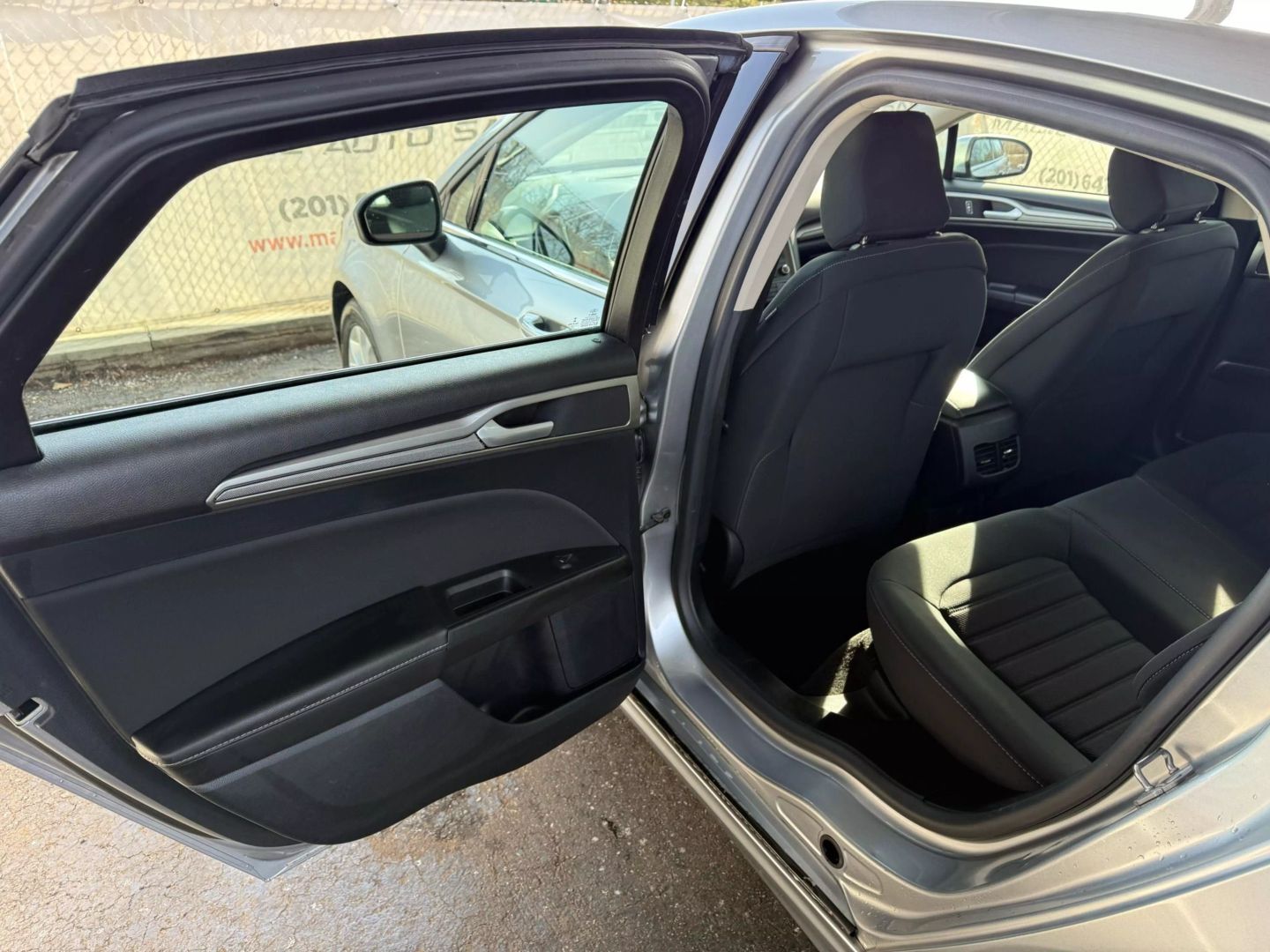 2020 Ford Fusion - Image 17