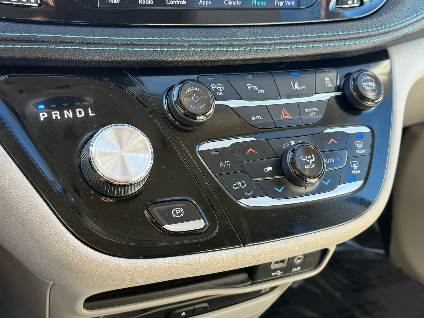 2018 Chrysler Pacifica Hybrid - Image 59