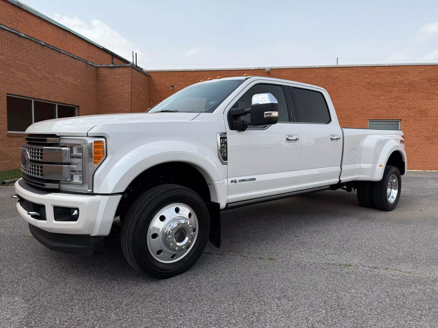 2018 Ford F450 Super Duty Crew Cab - Image 3