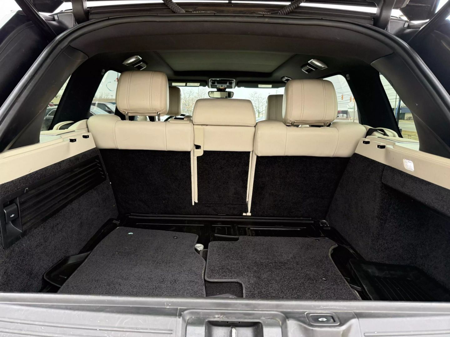 2015 Land Rover Range Rover - Image 11
