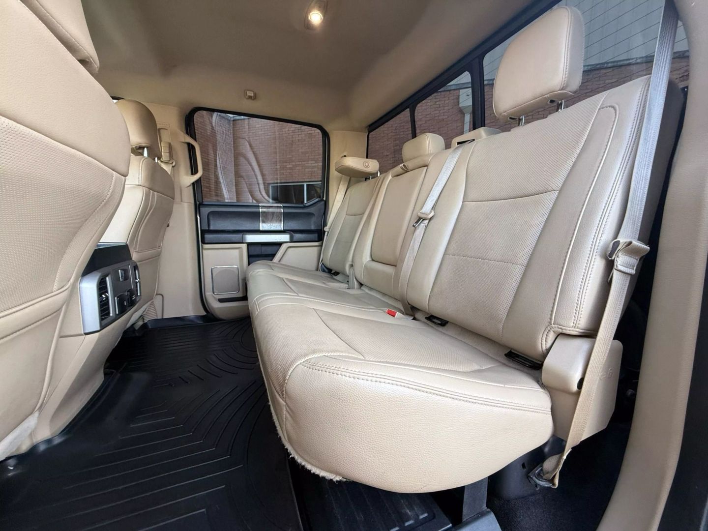 2018 Ford F250 Super Duty Crew Cab - Image 14