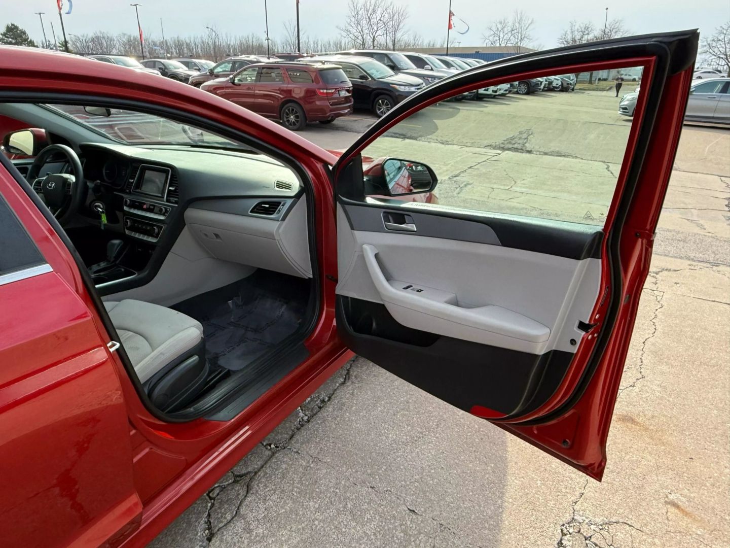 2018 Hyundai Sonata - Image 17