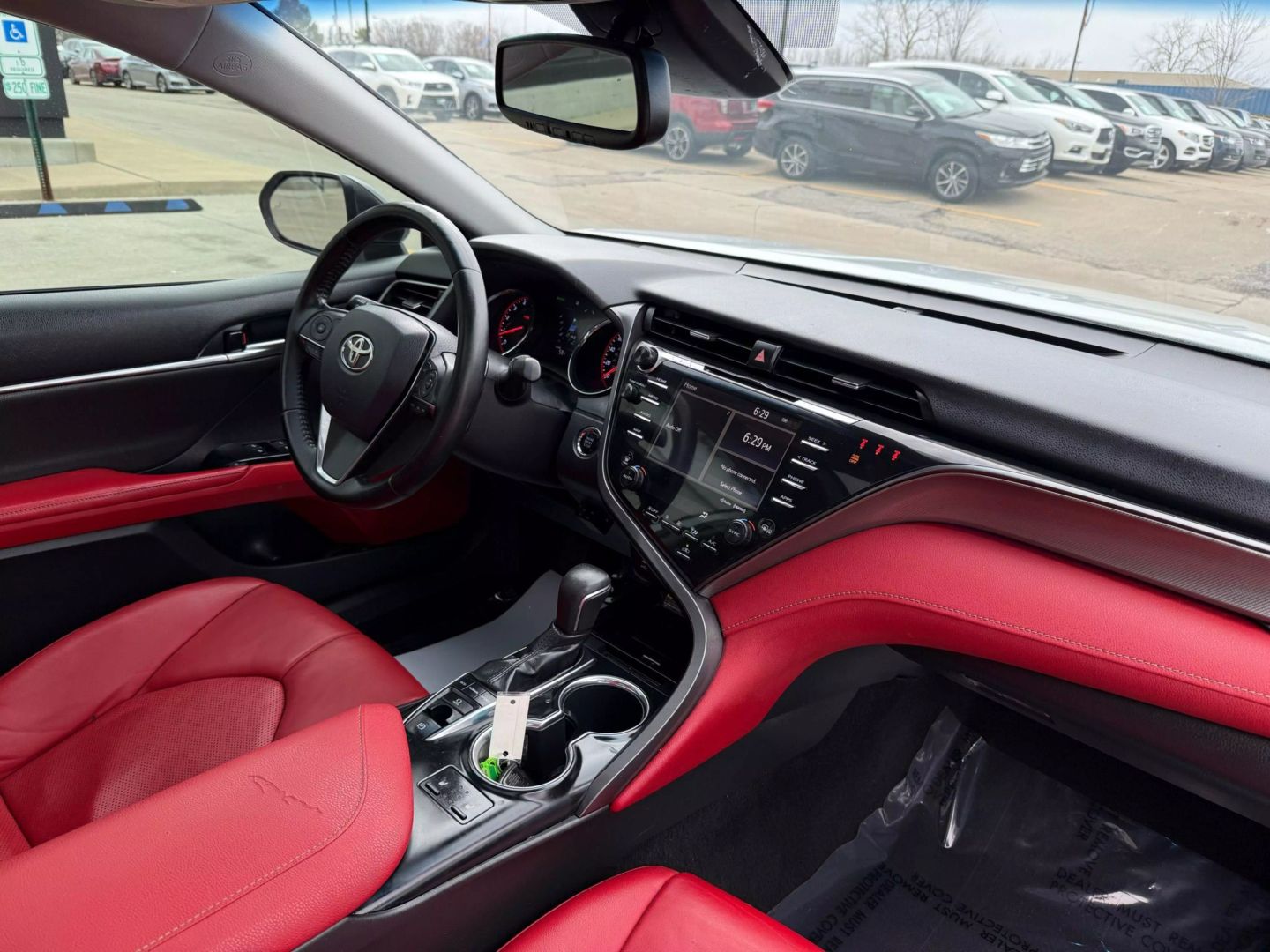 2019 Toyota Camry - Image 24