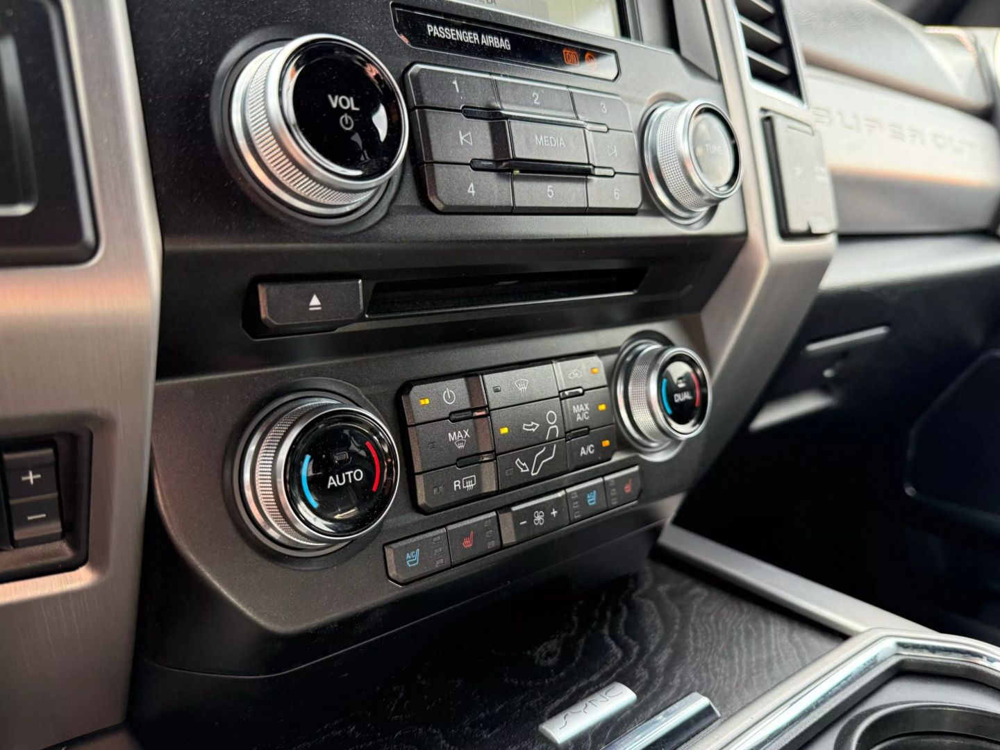 2018 Ford F450 Super Duty Crew Cab - Image 34