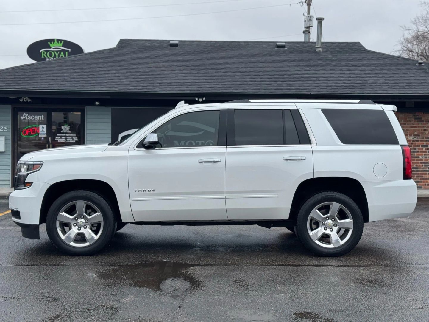 2017 Chevrolet Tahoe - Image 9