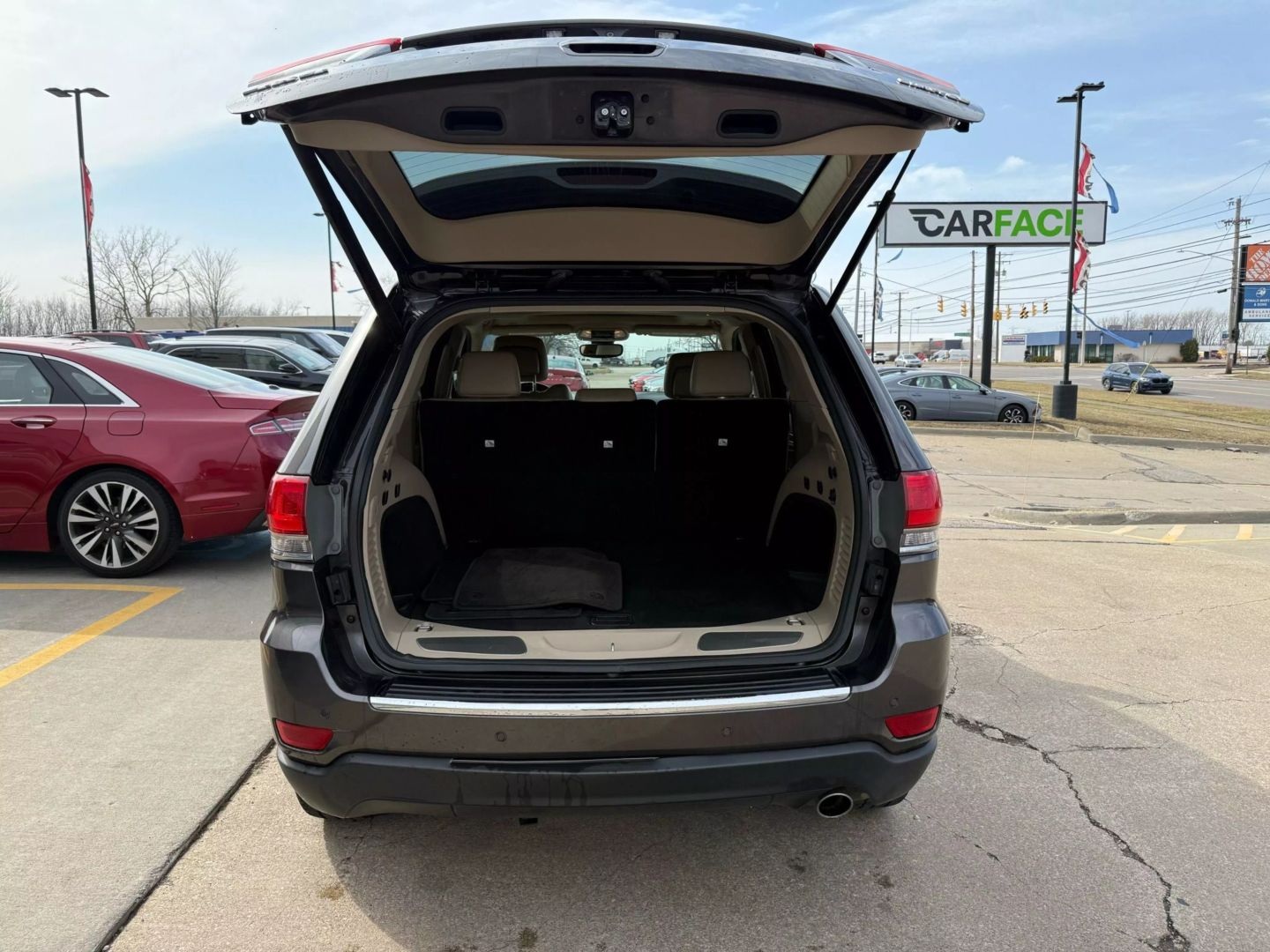 2019 Jeep Grand Cherokee - Image 12