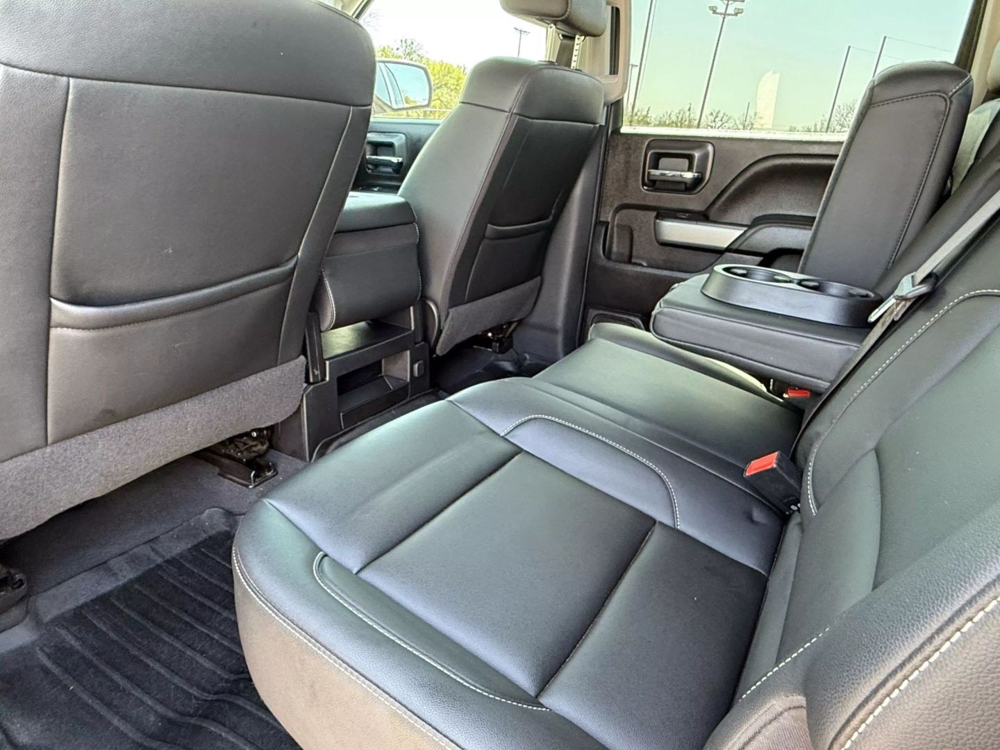 2018 Chevrolet Silverado 1500 Crew Cab - Image 17