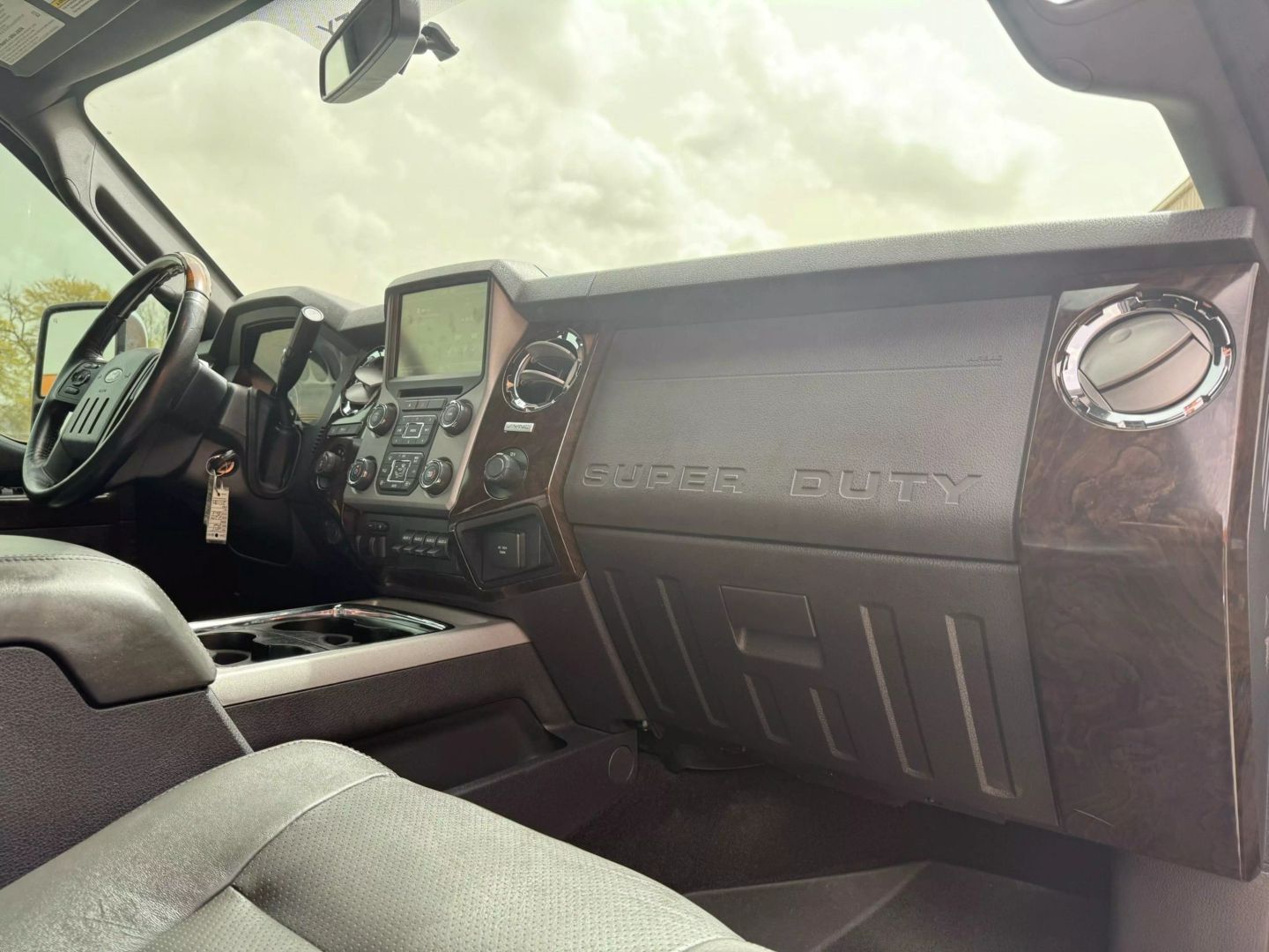 2015 Ford F250 Super Duty Crew Cab - Image 24