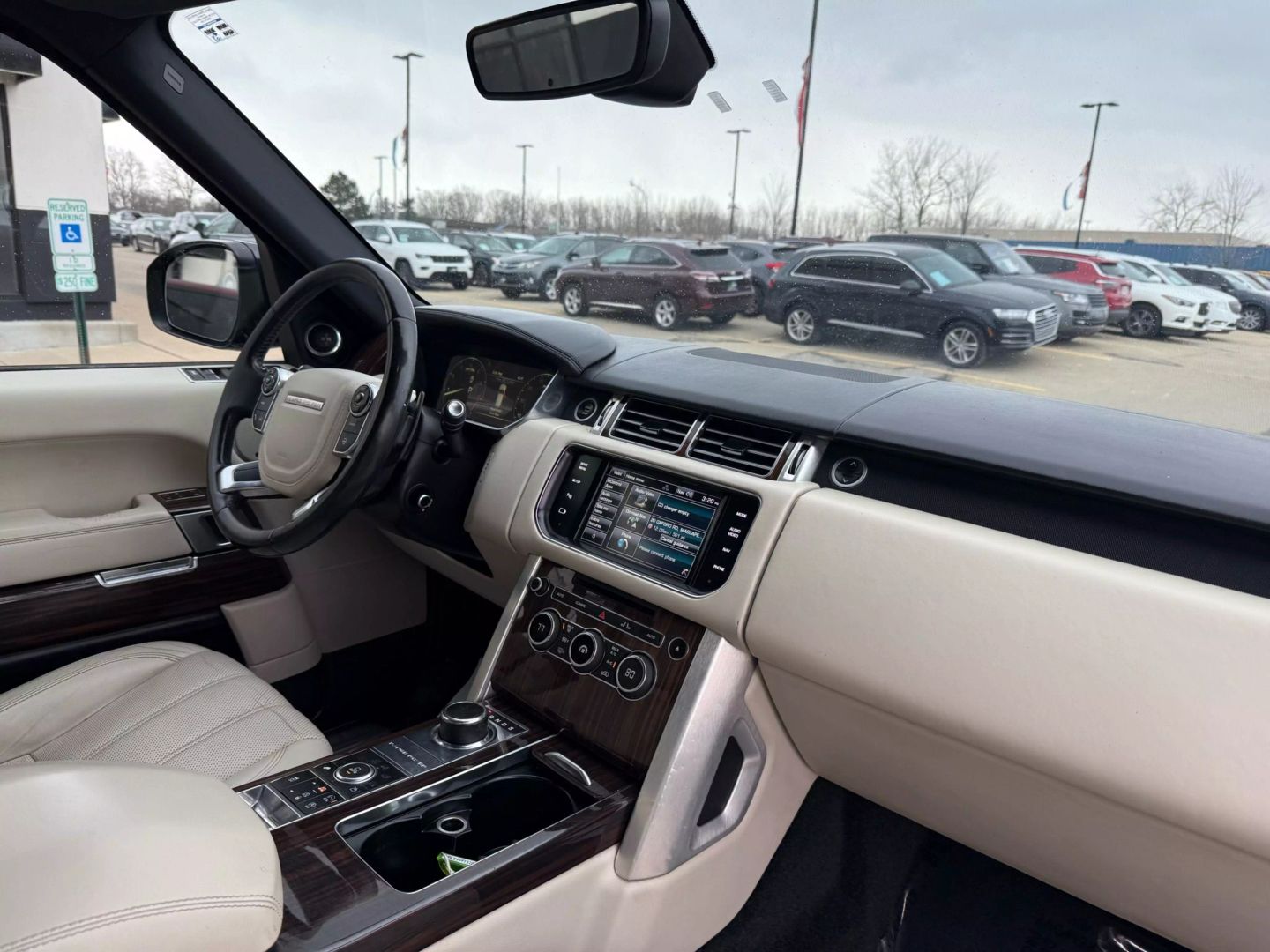 2015 Land Rover Range Rover - Image 25