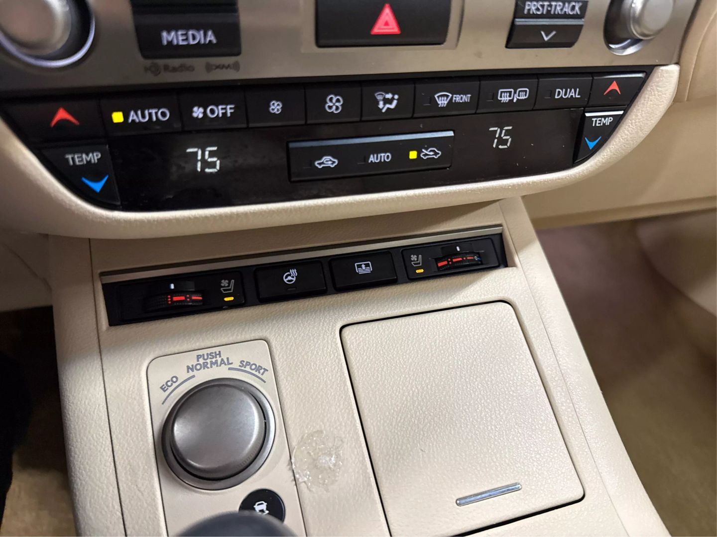 2014 Lexus Es - Image 25