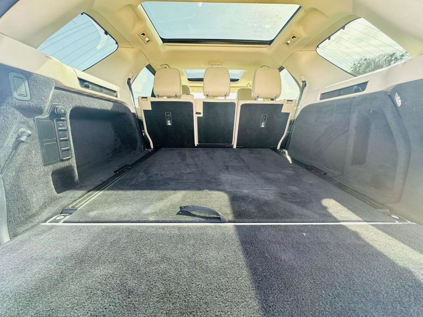 2020 Land Rover Discovery - Image 10