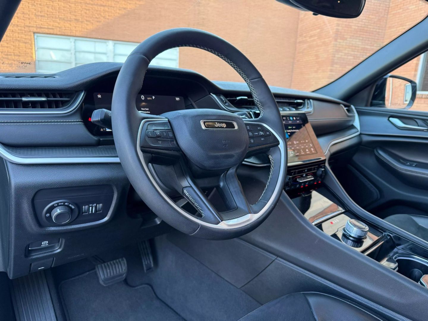 2023 Jeep Grand Cherokee L - Image 10