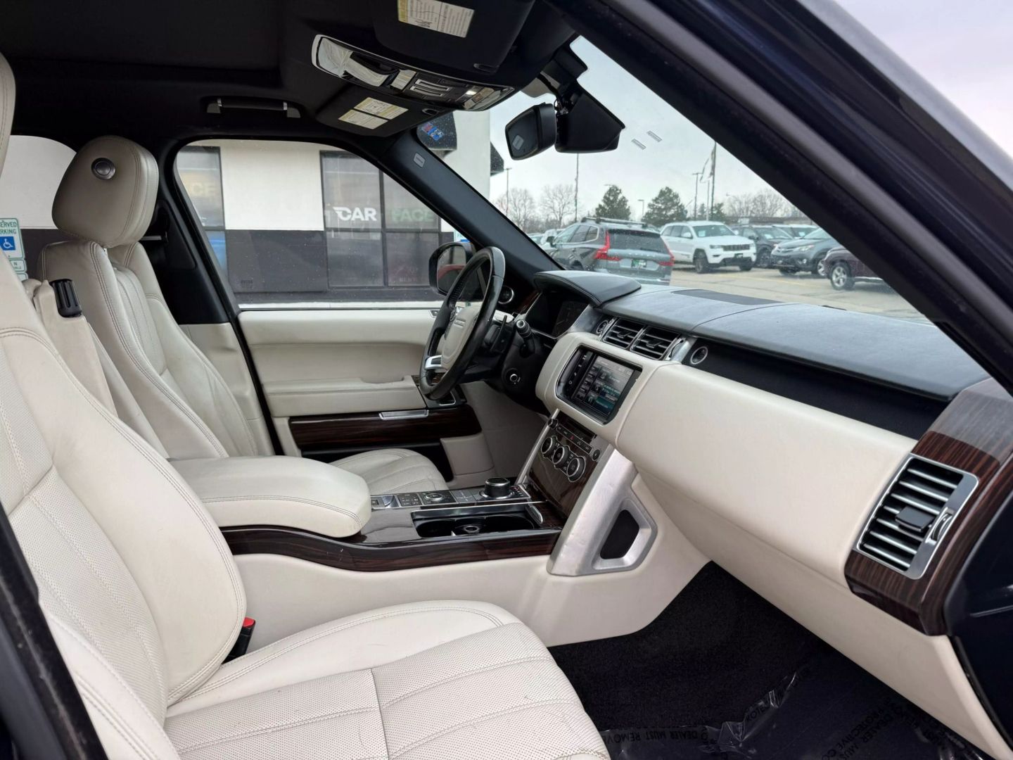 2015 Land Rover Range Rover - Image 24