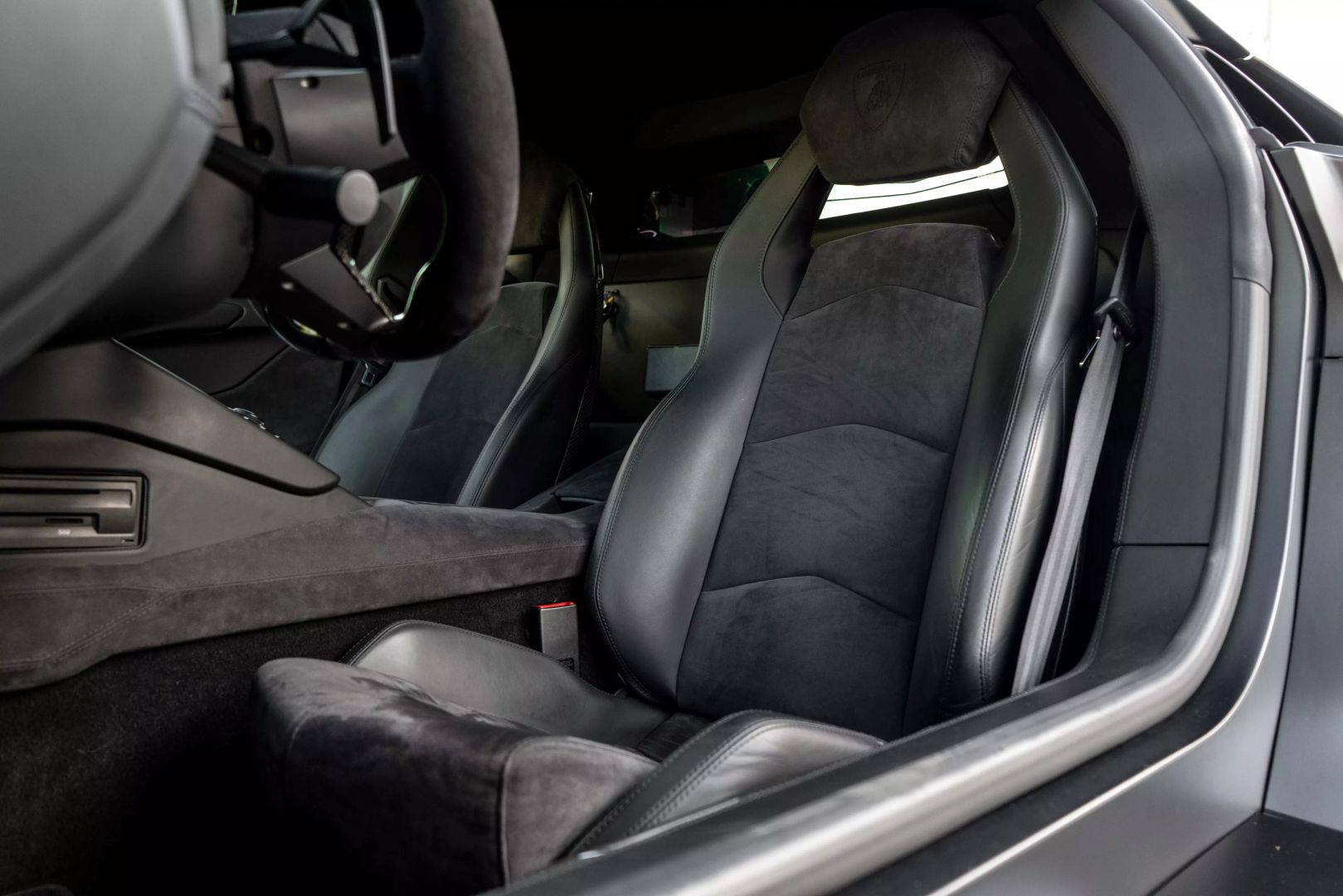 2014 Lamborghini Aventador - Image 57