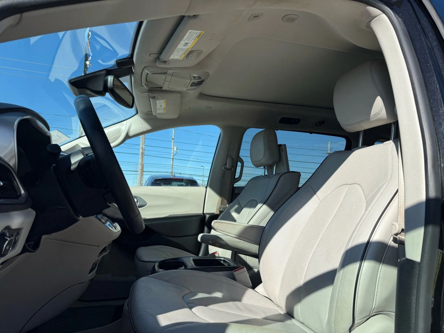 2018 Chrysler Pacifica Hybrid - Image 19