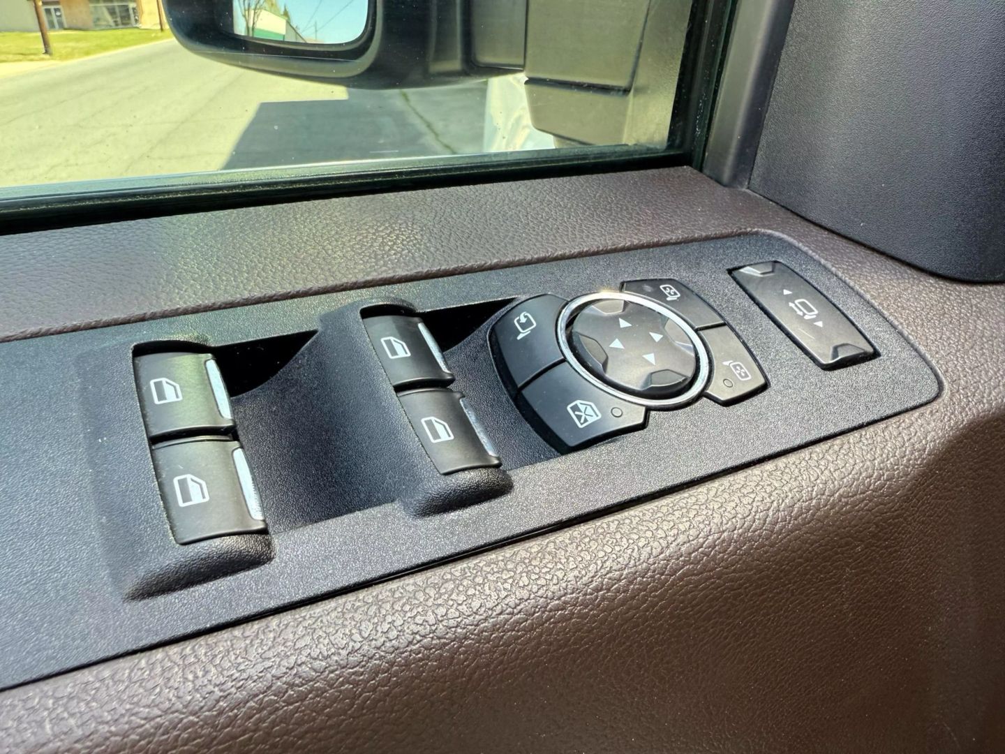 2018 Ford F250 Super Duty Crew Cab - Image 11