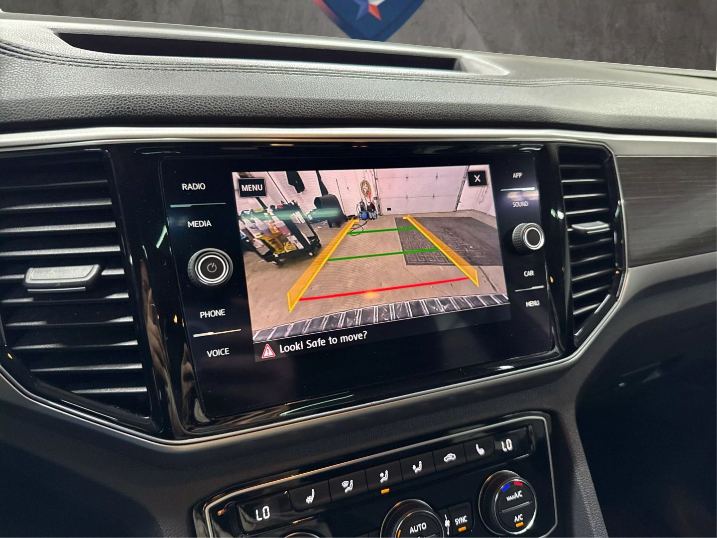 2018 Volkswagen Atlas - Image 23
