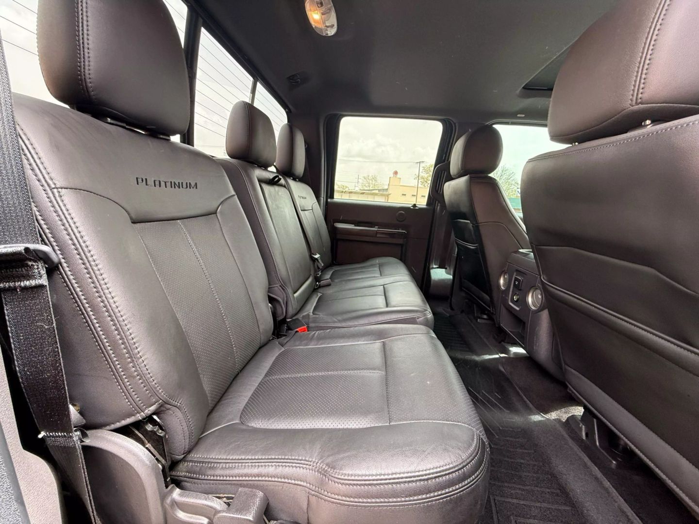 2015 Ford F250 Super Duty Crew Cab - Image 19