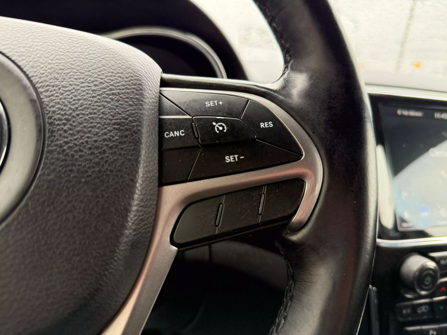 2021 Jeep Grand Cherokee - Image 31