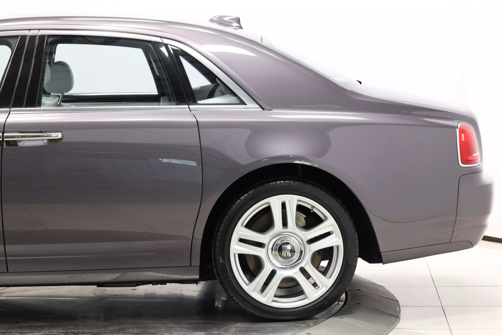 2019 Rolls-royce Ghost - Image 10