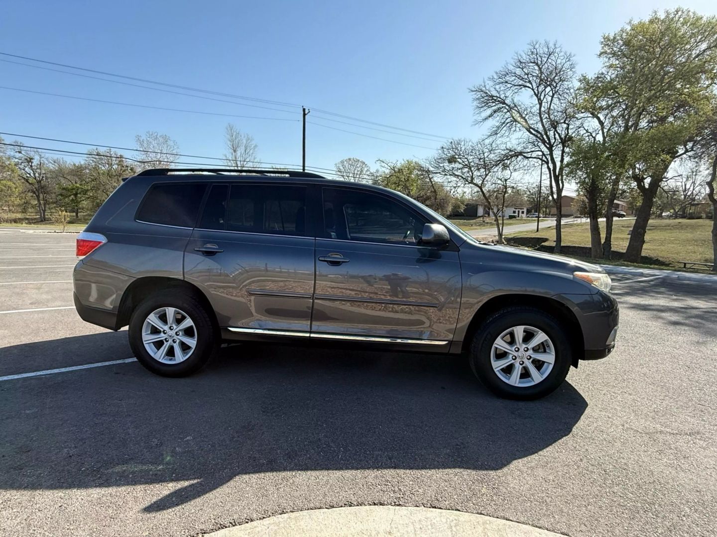 2013 Toyota Highlander - Image 2