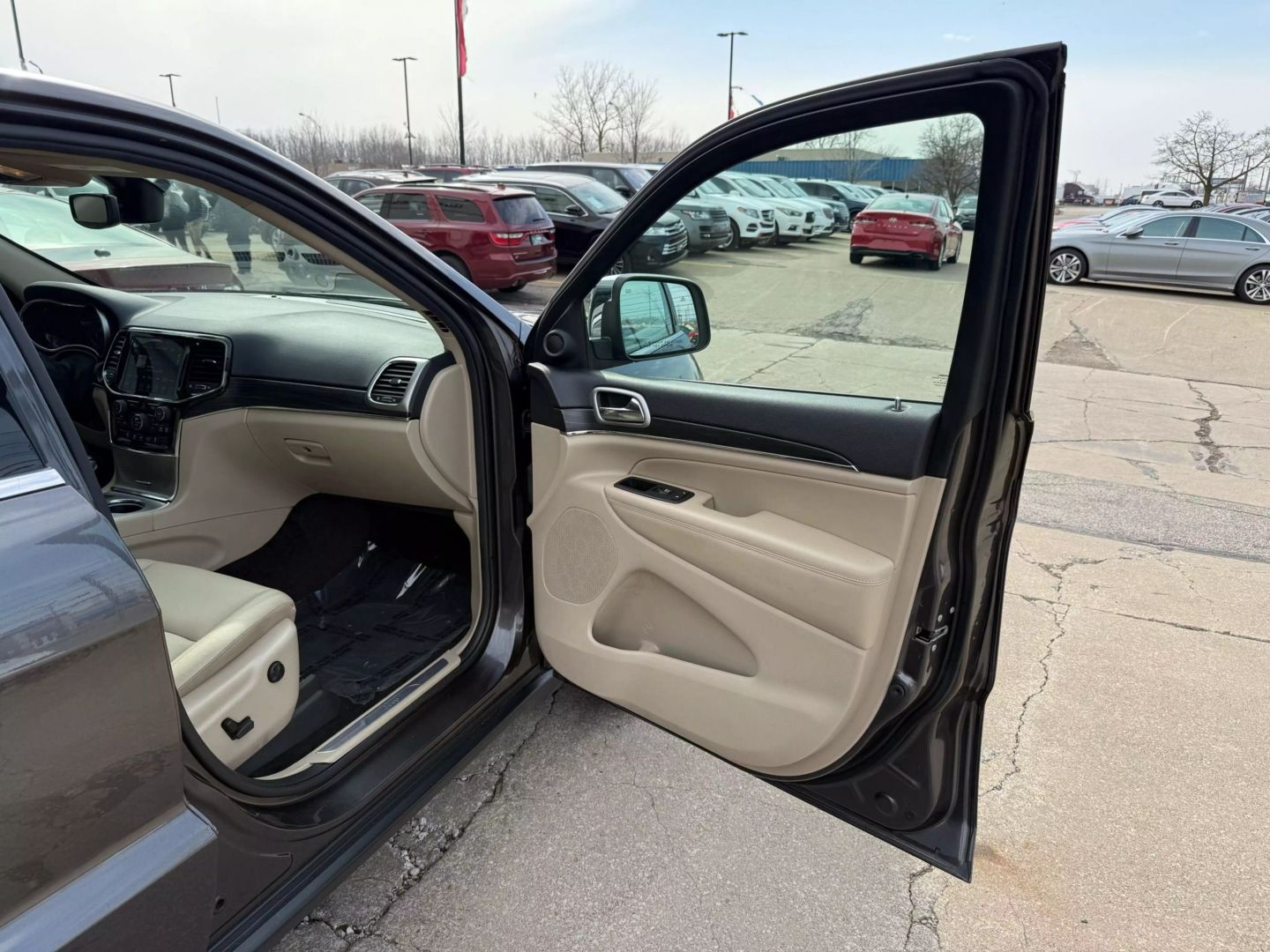2019 Jeep Grand Cherokee - Image 26