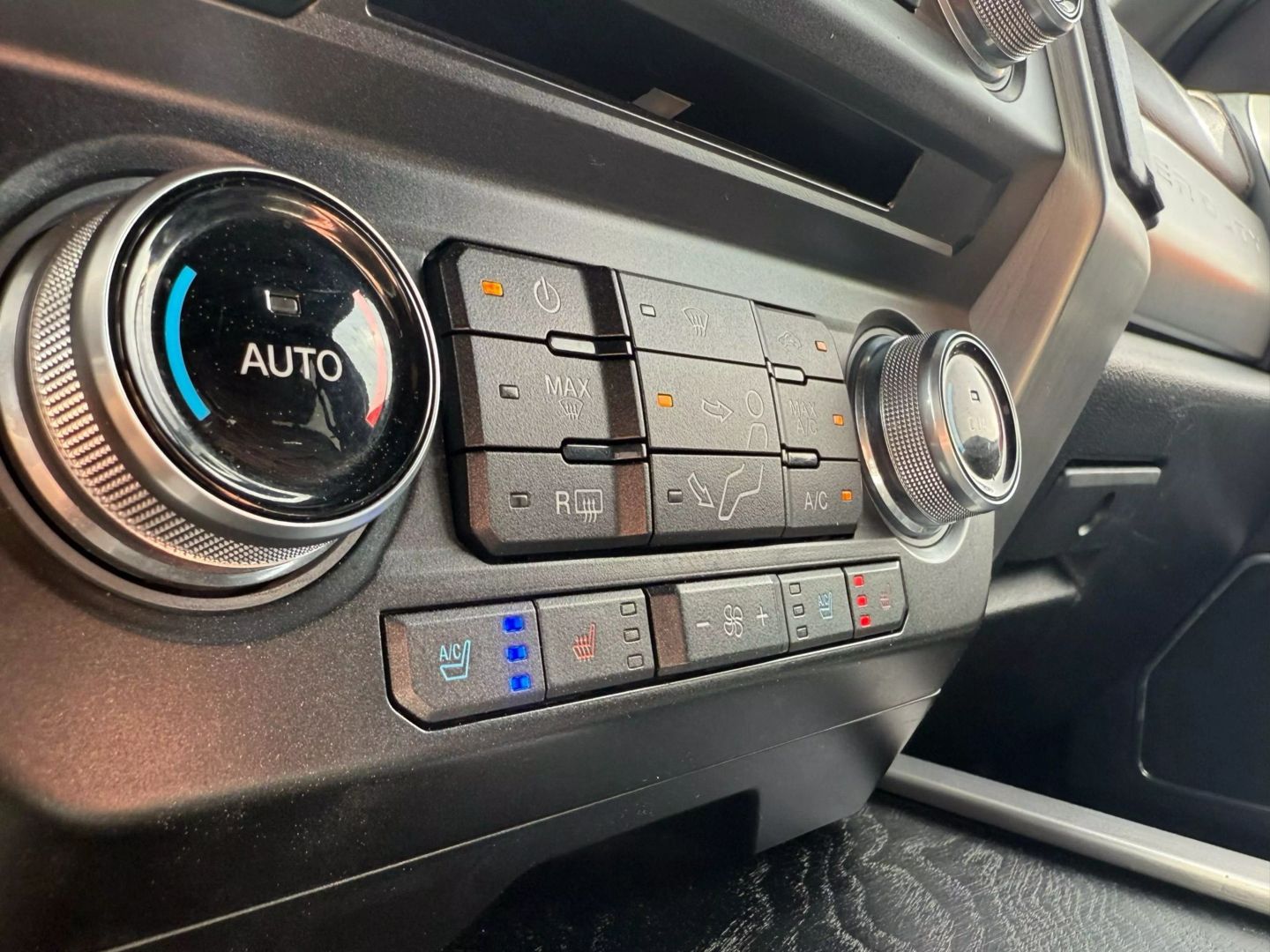 2018 Ford F450 Super Duty Crew Cab - Image 35
